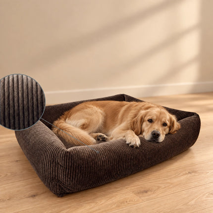 Hund liegt im orthopädischen Hundebett Like-Ortho Luke in Braun – mit Stoffdetail